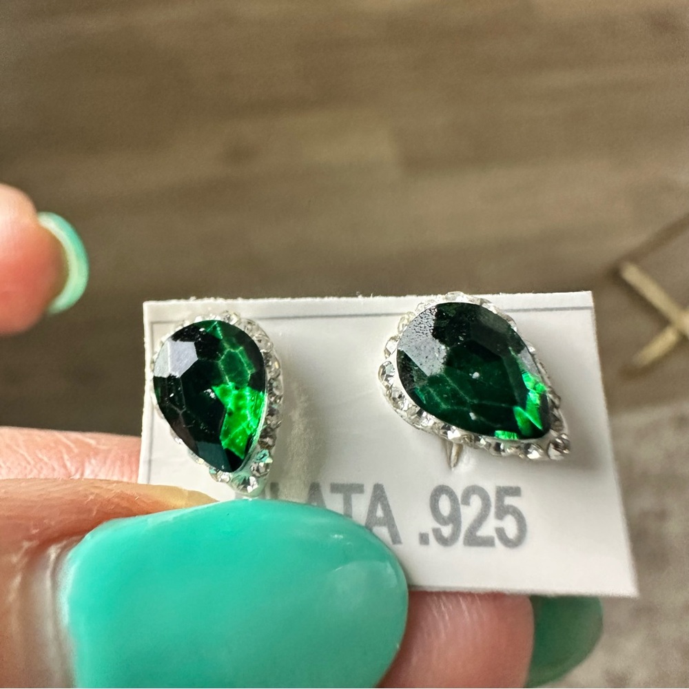 Elegant Green and Silver Teardrop Earrings - Picture 1 of 13